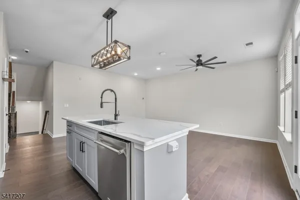 $4,275 | 8 Jessica Lane, Unit 203, Union, NJ 07083