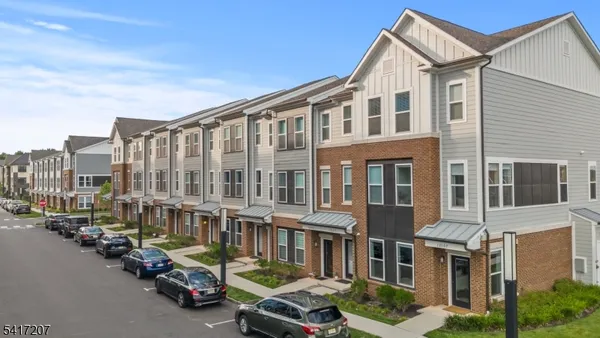 $4,275 | 8 Jessica Lane, Unit 203, Union, NJ 07083