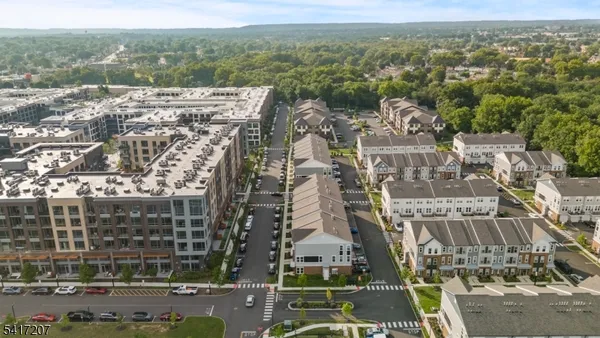 $4,275 | 8 Jessica Lane, Unit 203, Union, NJ 07083