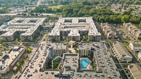 $4,275 | 8 Jessica Lane, Unit 203, Union, NJ 07083