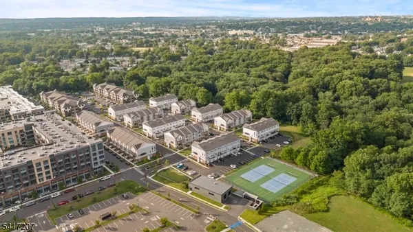 $4,275 | 8 Jessica Lane, Unit 203, Union, NJ 07083