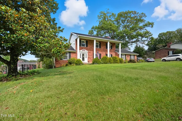 $450,000 | 405 Oakmont Drive, Kingsport, TN 37663