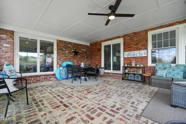 $450,000 | 405 Oakmont Drive, Kingsport, TN 37663