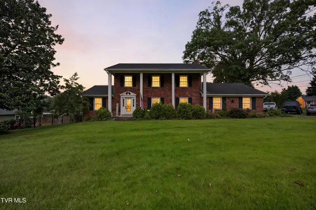 $450,000 | 405 Oakmont Drive, Kingsport, TN 37663