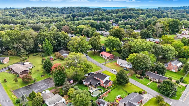 $450,000 | 405 Oakmont Drive, Kingsport, TN 37663