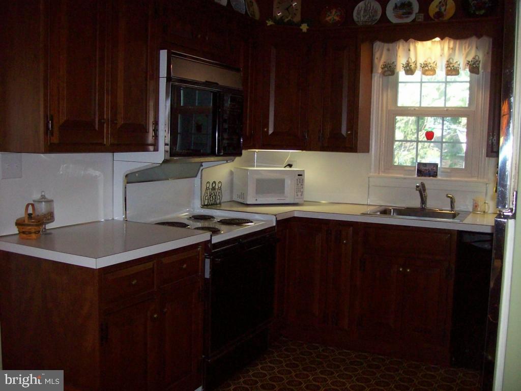 1284 Graystone Road Manheim, PA 17545 - Photo 9 of 24