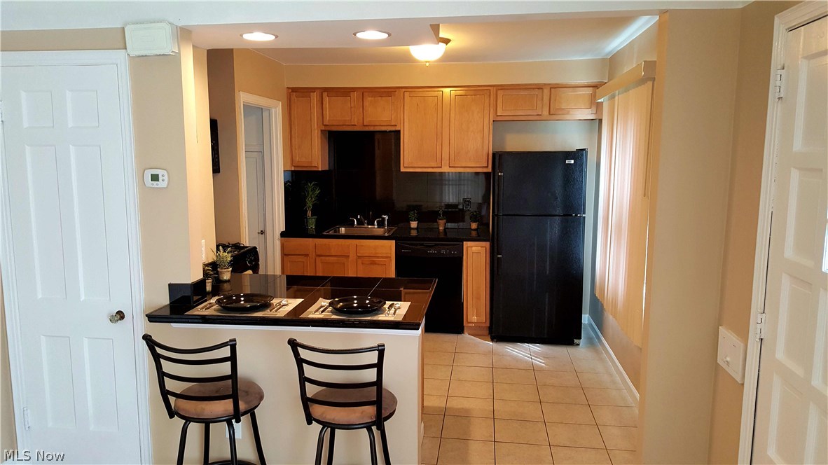 4883 Farnhurst Road Cleveland, OH 44124 - Photo 3 of 24