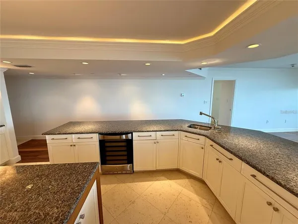 $7,000 | 988 Boulevard Of The Arts, Unit 1617, Sarasota, FL 34236