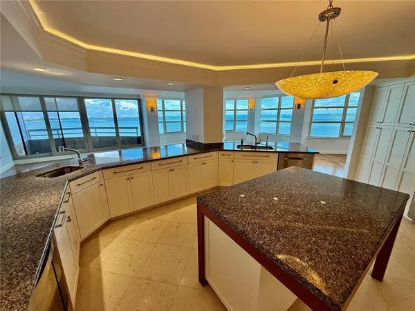 $7,000 | 988 Boulevard Of The Arts, Unit 1617, Sarasota, FL 34236