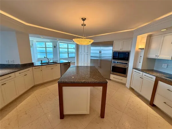 $7,000 | 988 Boulevard Of The Arts, Unit 1617, Sarasota, FL 34236