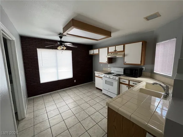 $1,610 | 1718 Comstock Drive, Henderson, NV 89014