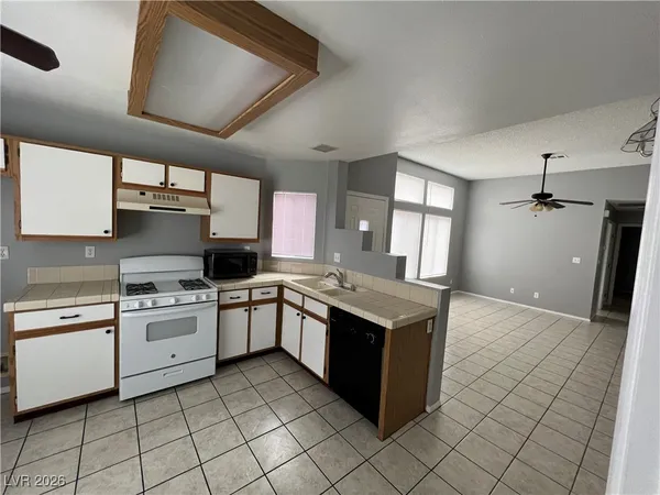 $1,610 | 1718 Comstock Drive, Henderson, NV 89014