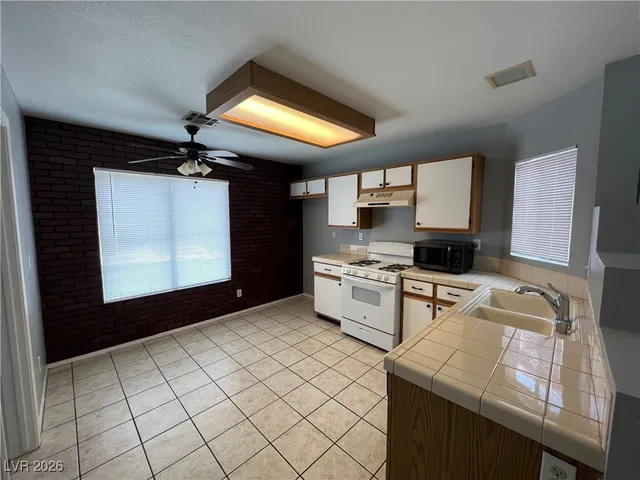 $1,610 | 1718 Comstock Drive, Henderson, NV 89014