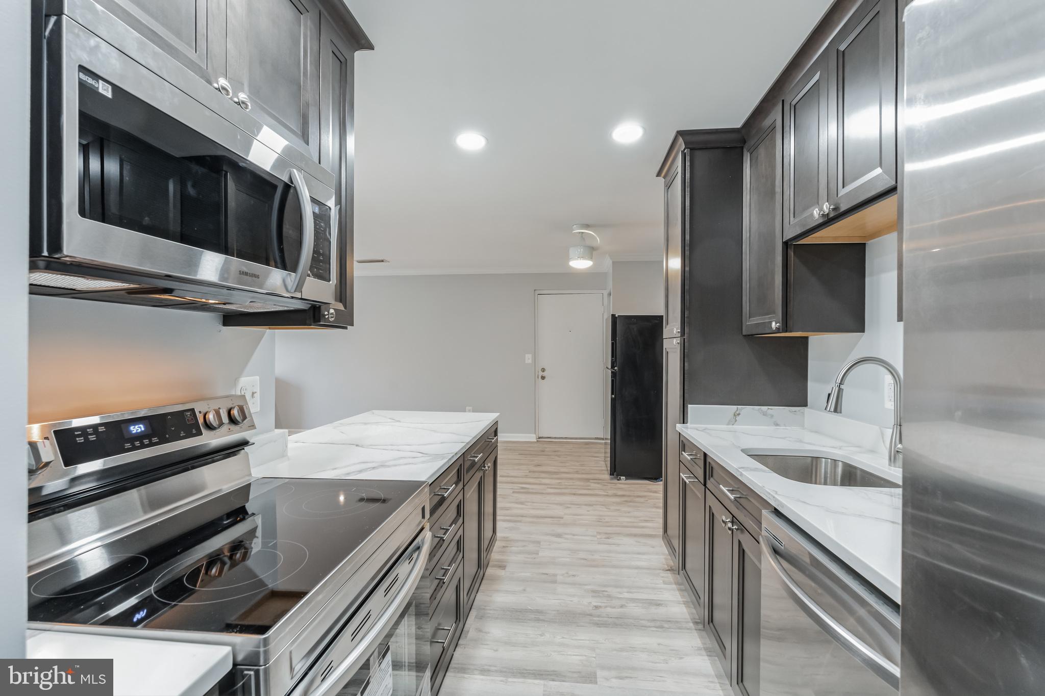 14903 Rydell Road, Unit 304 Centreville, VA 20121 - Photo 3 of 15