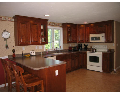 627 Marston Road Northbridge, MA 01588 - Photo 3 of 18