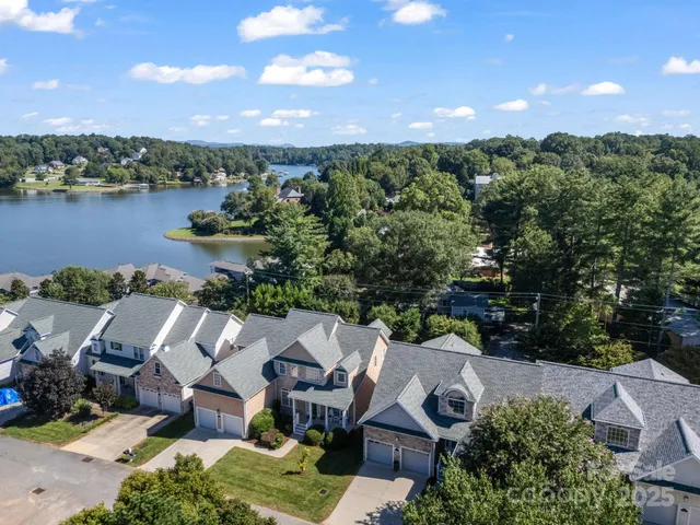 $799,900 | 2137 6th Street Northwest, Hickory, NC 28601