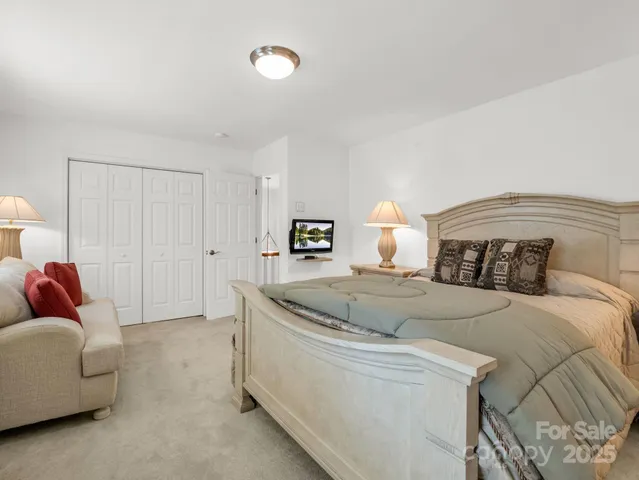 $799,900 | 2137 6th Street Northwest, Hickory, NC 28601