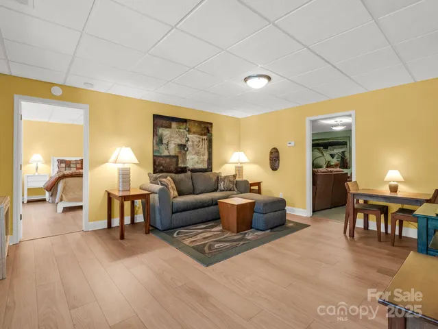 $799,900 | 2137 6th Street Northwest, Hickory, NC 28601