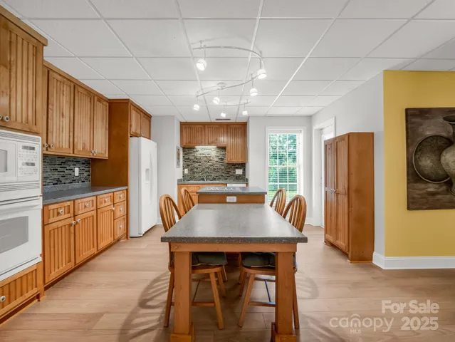 $799,900 | 2137 6th Street Northwest, Hickory, NC 28601