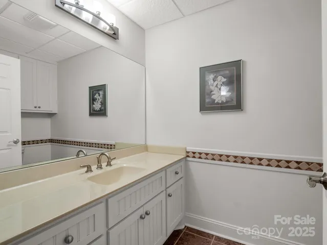 $799,900 | 2137 6th Street Northwest, Hickory, NC 28601