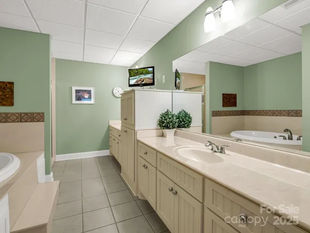 $799,900 | 2137 6th Street Northwest, Hickory, NC 28601