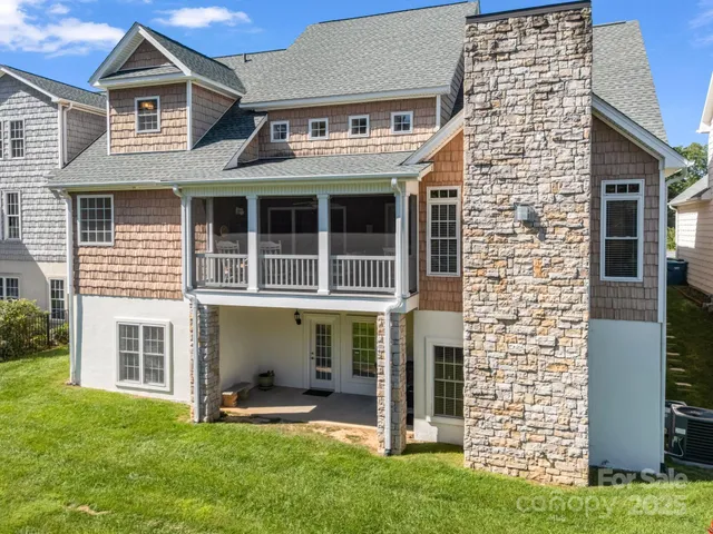 $799,900 | 2137 6th Street Northwest, Hickory, NC 28601