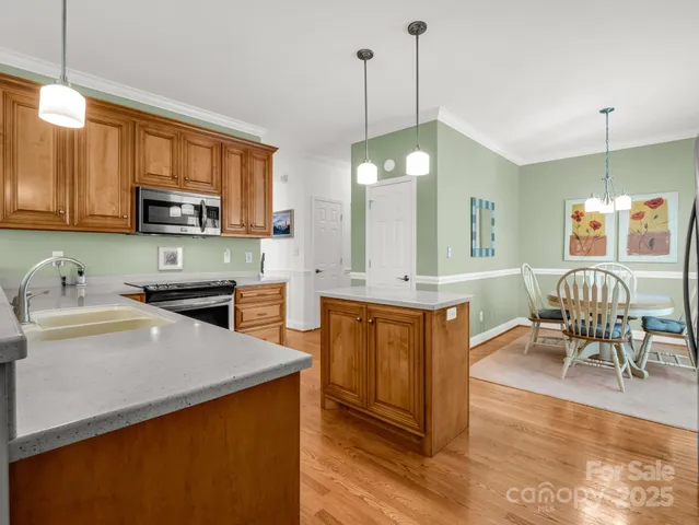 $799,900 | 2137 6th Street Northwest, Hickory, NC 28601