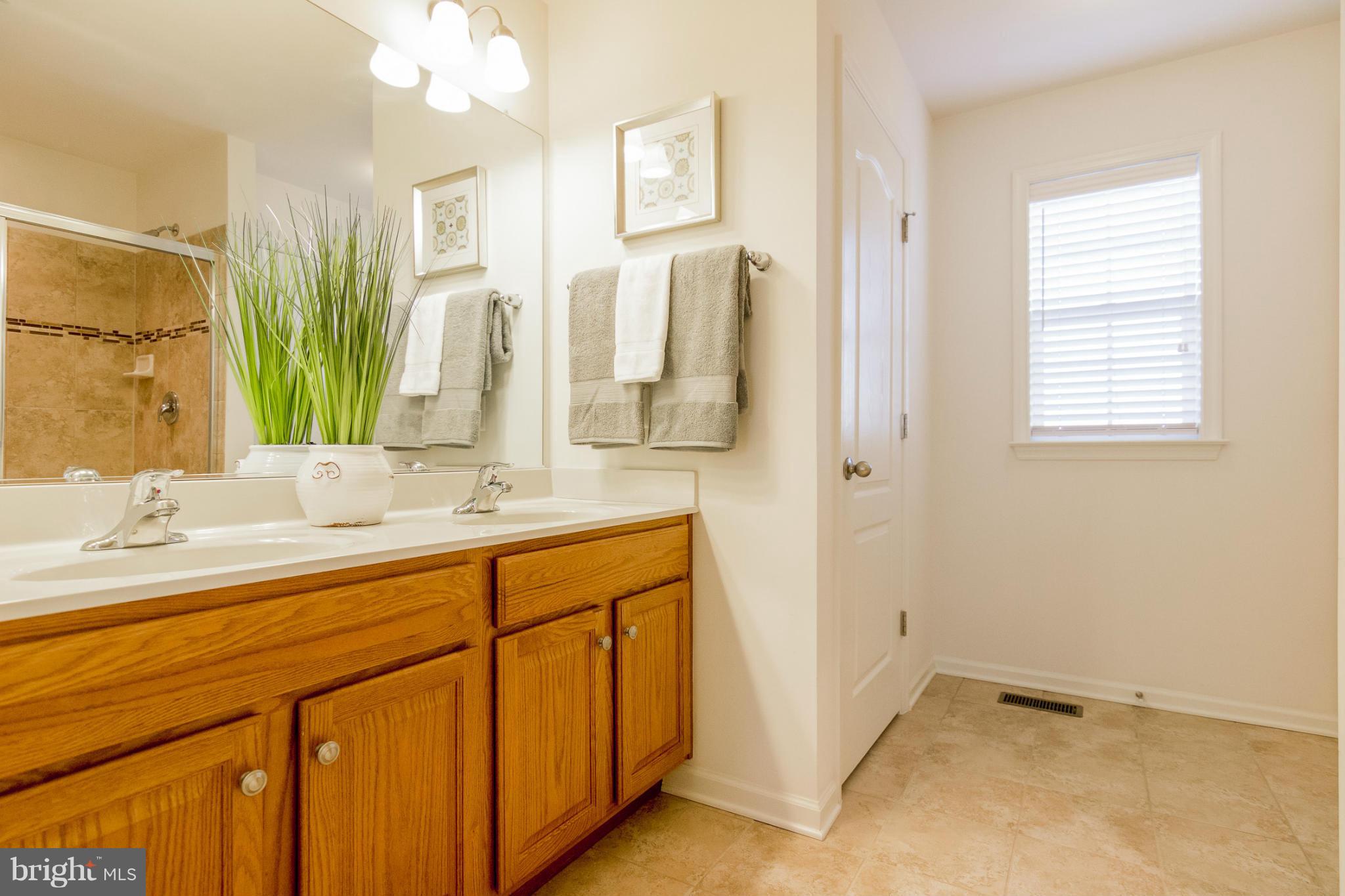 219 Windom Way Frederick, MD 21702 - Photo 15 of 24 Bath (Master)