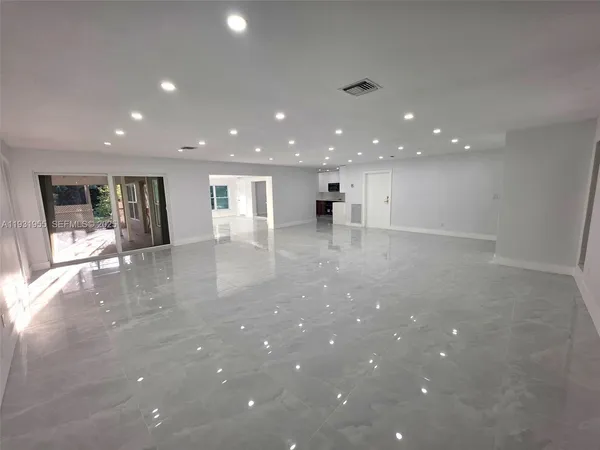 $7,950 | Davie, Davie, FL 33314