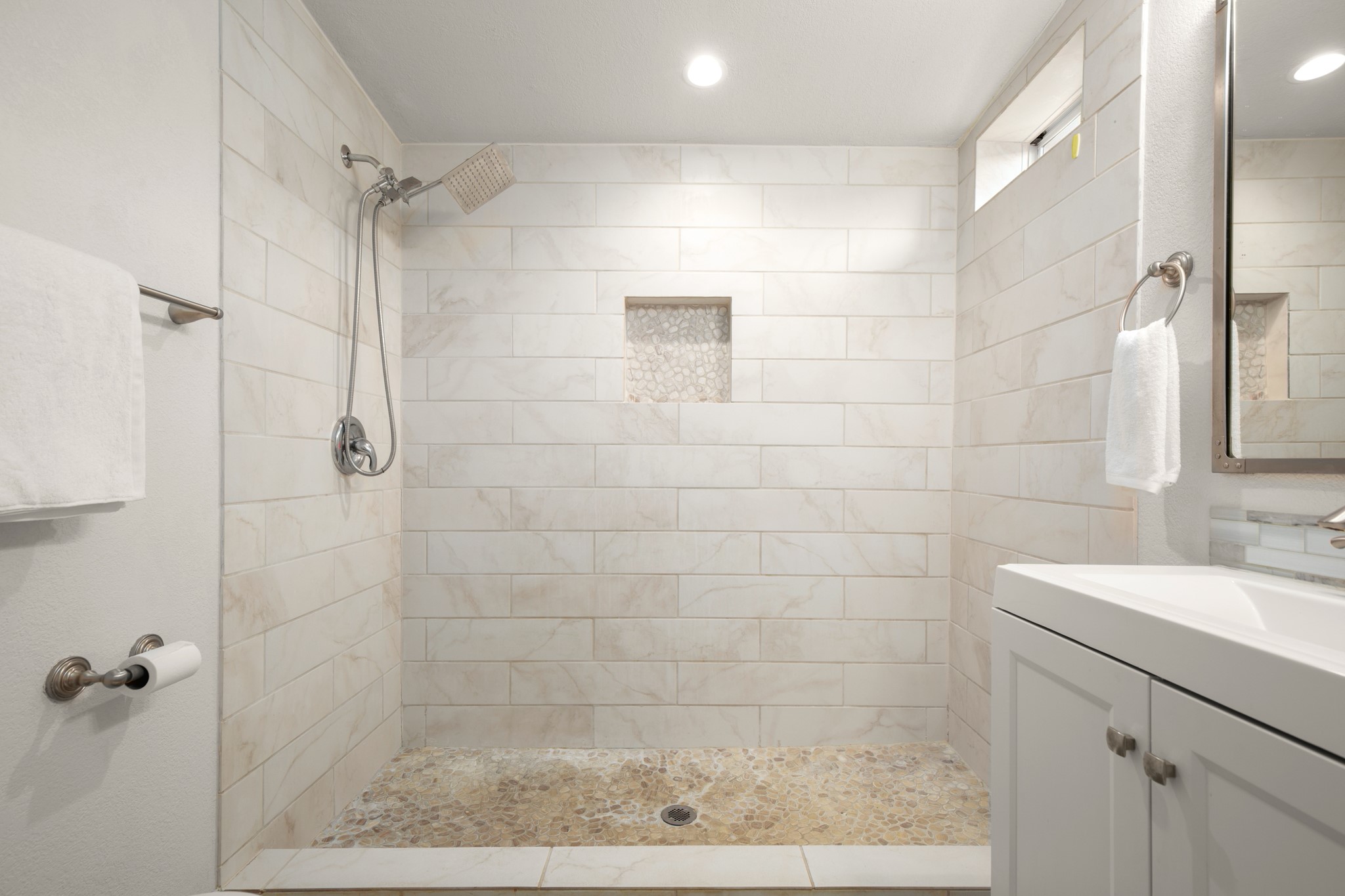 918 West 3rd Street Taylor, TX 76574 - Photo 14 of 22 Bathroom featuring vanity, tiled shower, and recessed lighting