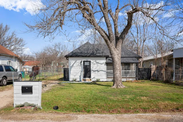 $239,900 | 918 West 3rd Street, Taylor, TX 76574