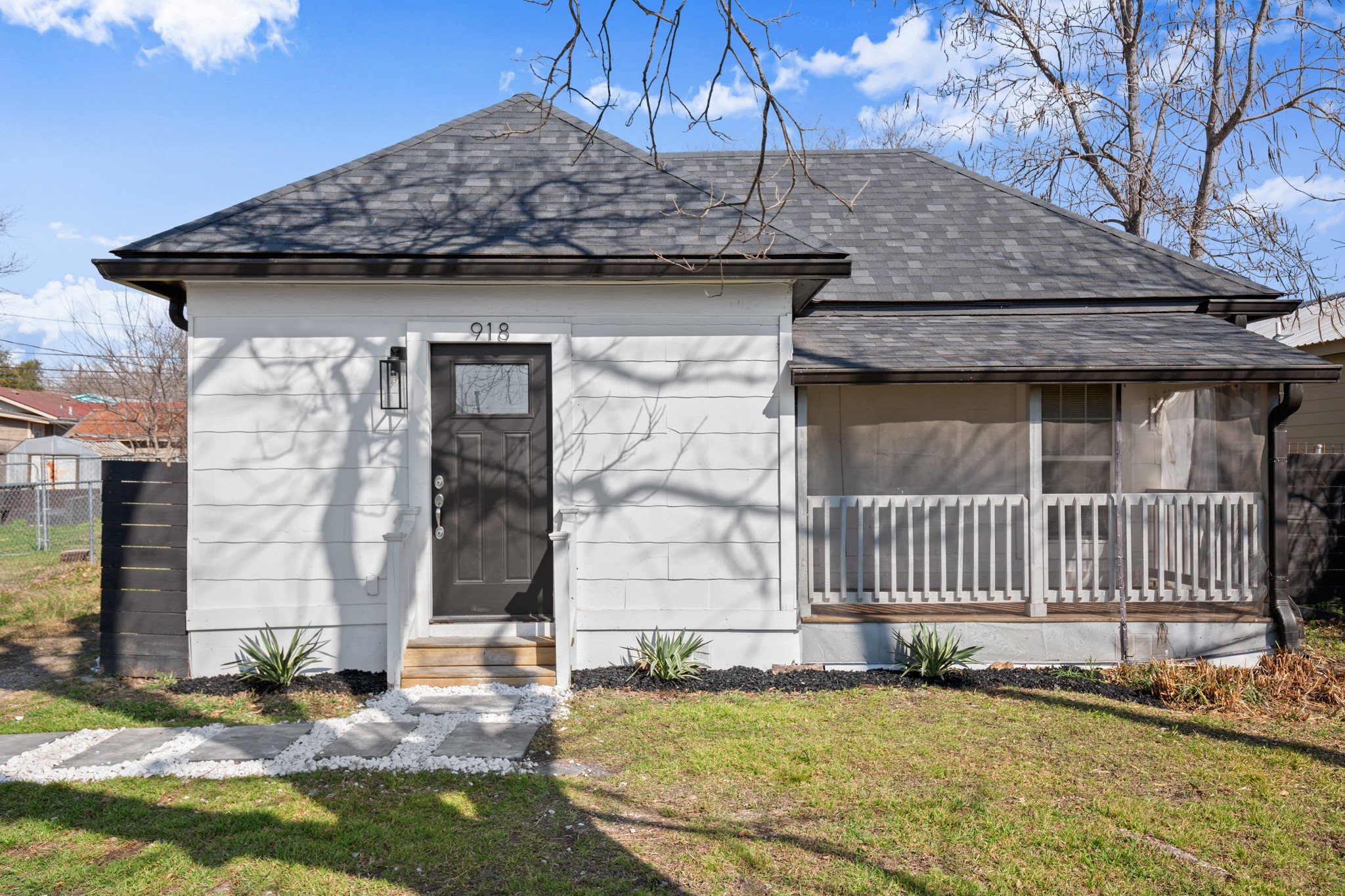 918 West 3rd Street Taylor, TX 76574 - Photo 3 of 22