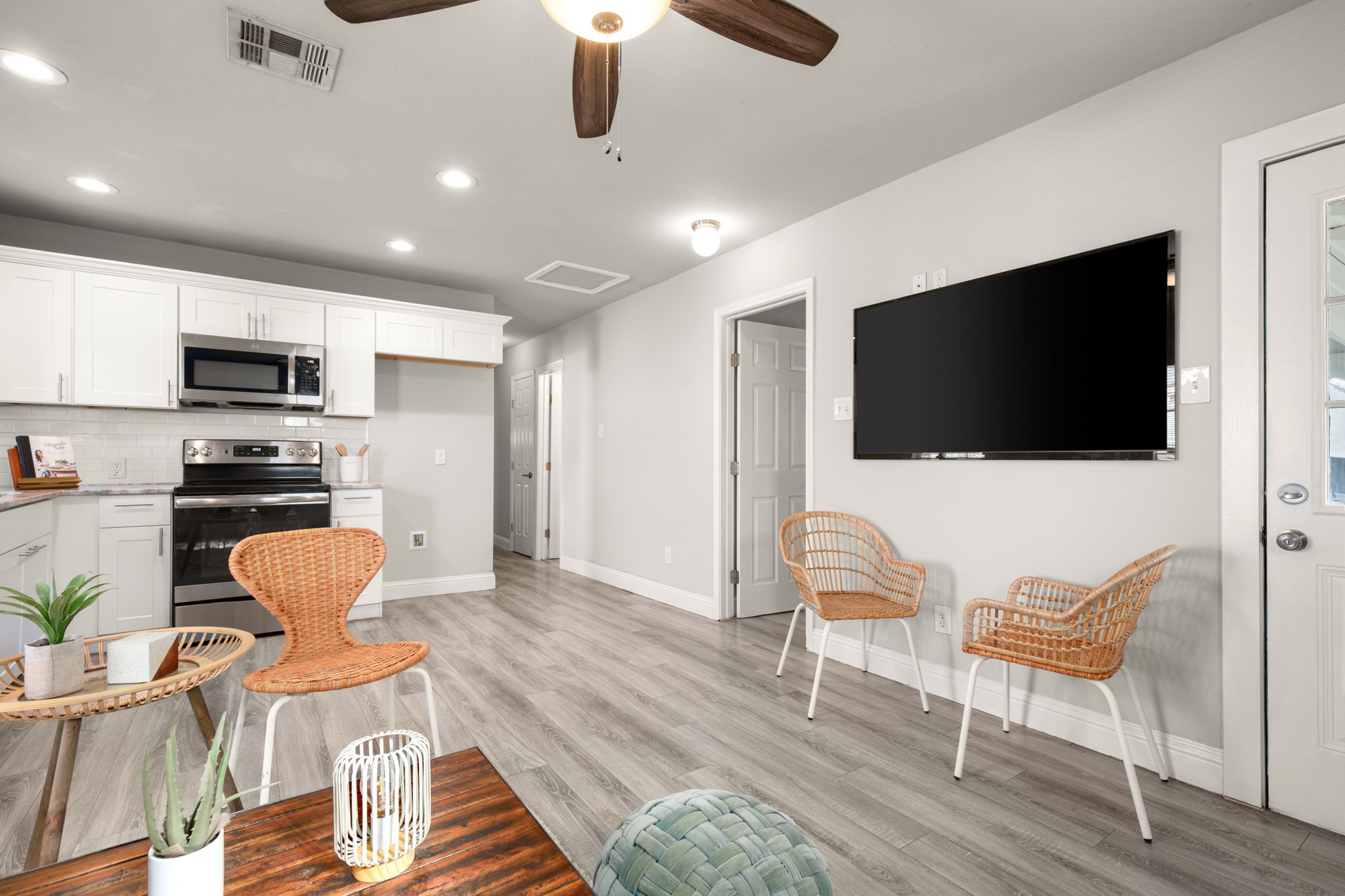 918 West 3rd Street Taylor, TX 76574 - Photo 9 of 22 Living area with ceiling fan, light wood-style flooring, and recessed lighting