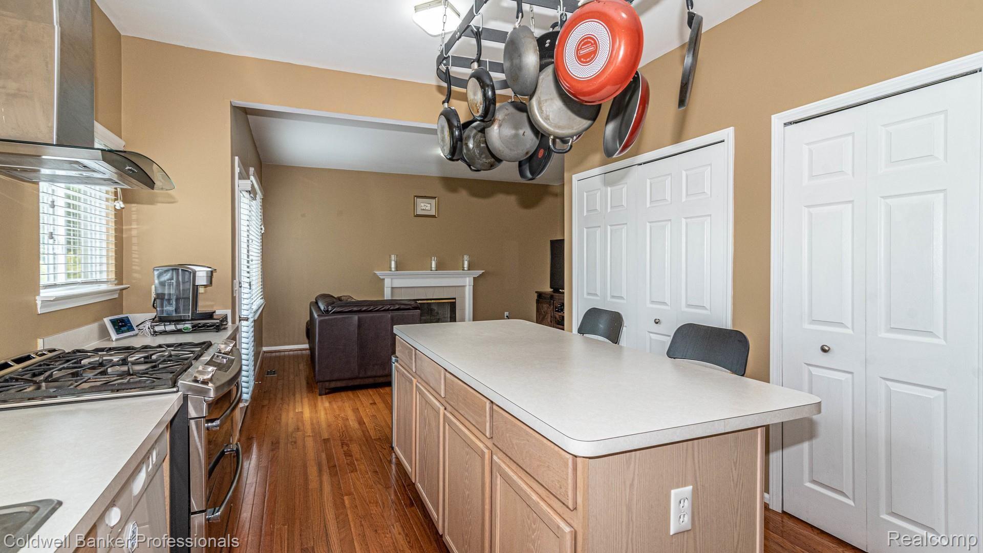 83 Eagle Ridge Road Lake Orion, MI 48360 - Photo 10 of 43 Kitchen Looking Into Family Room