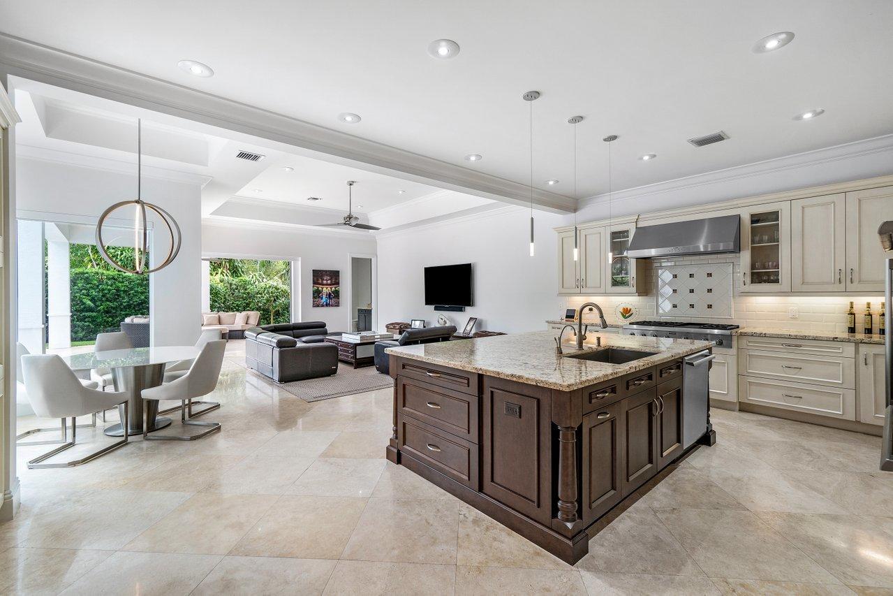 475 Cardinal Avenue Boca Raton, FL 33486 - Photo 18 of 62 Expansive, open indoor/ outdoor space