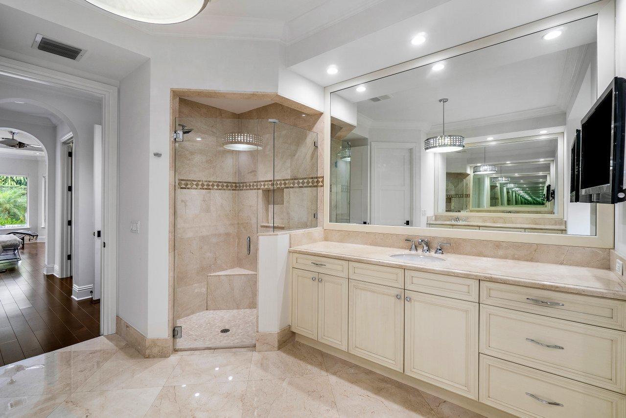 475 Cardinal Avenue Boca Raton, FL 33486 - Photo 31 of 62 Master Bathroom