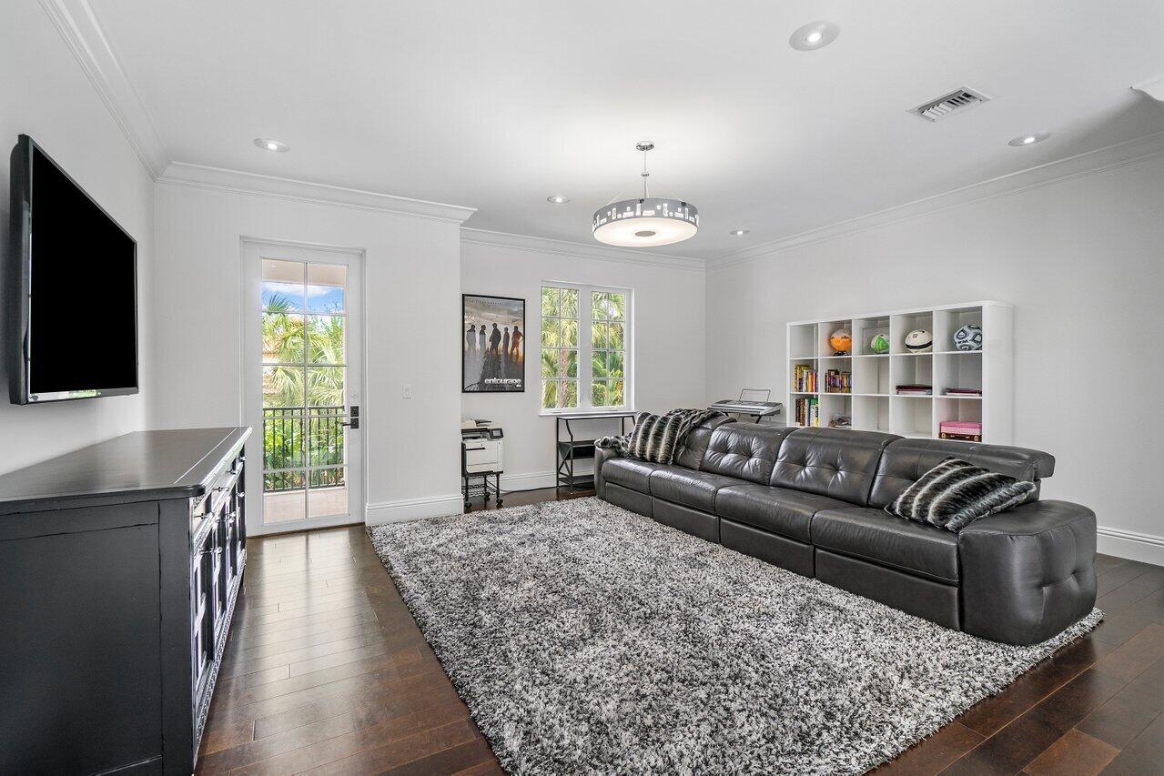 475 Cardinal Avenue Boca Raton, FL 33486 - Photo 36 of 62 Spacious upstairs living area