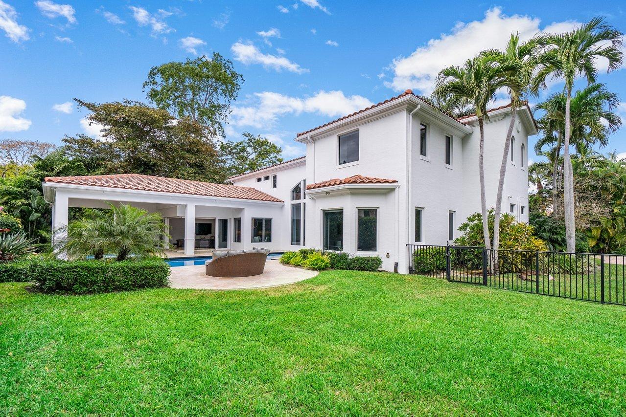 475 Cardinal Avenue Boca Raton, FL 33486 - Photo 6 of 62 Beautiful manicured grounds