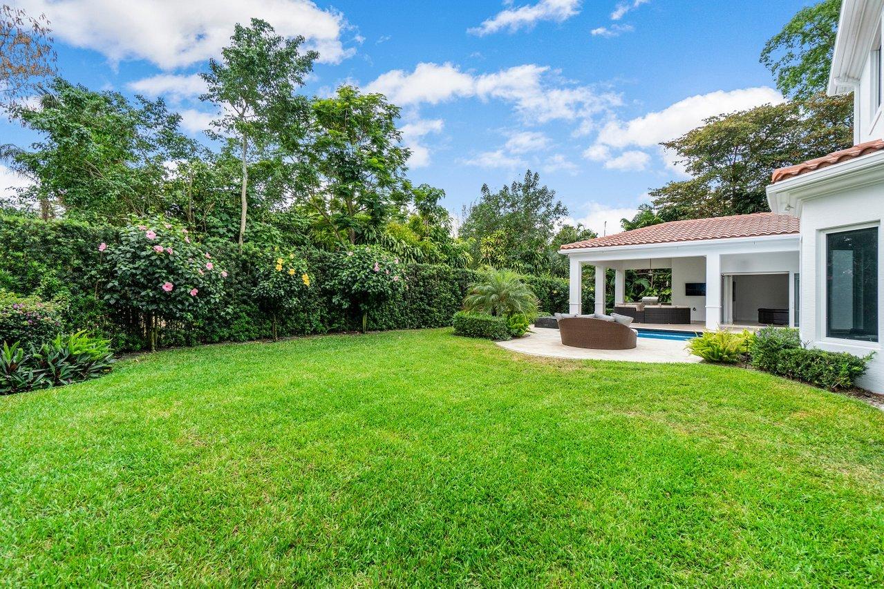 475 Cardinal Avenue Boca Raton, FL 33486 - Photo 7 of 62 Expansive grounds