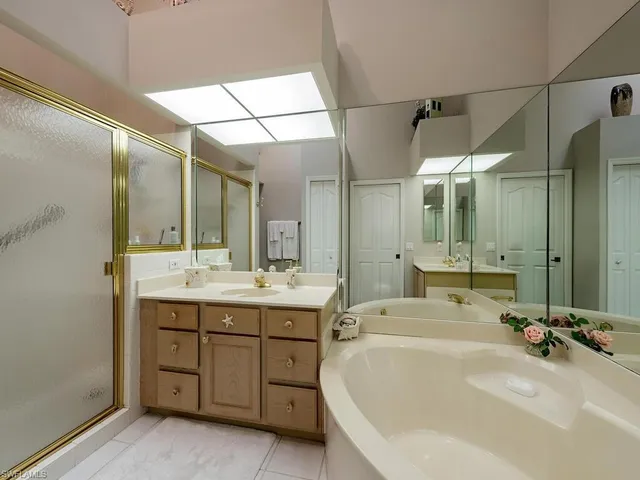 $674,900 | 3572 Windjammer Circle, Unit 1404, Naples, FL 34112