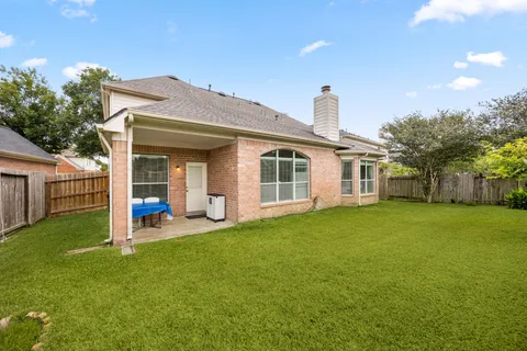 $349,000 | 19639 Oakwood Falls Trail, Houston, TX 77084