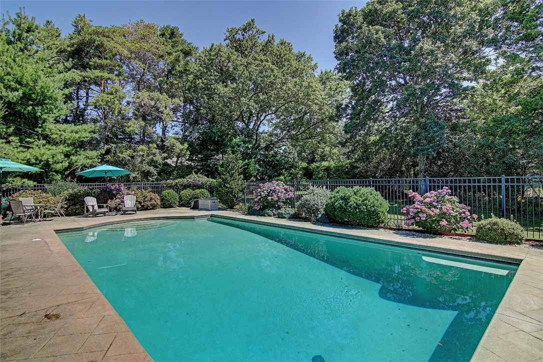 4 Rumstick Circle Barrington, RI 02806 - Photo 3 of 45