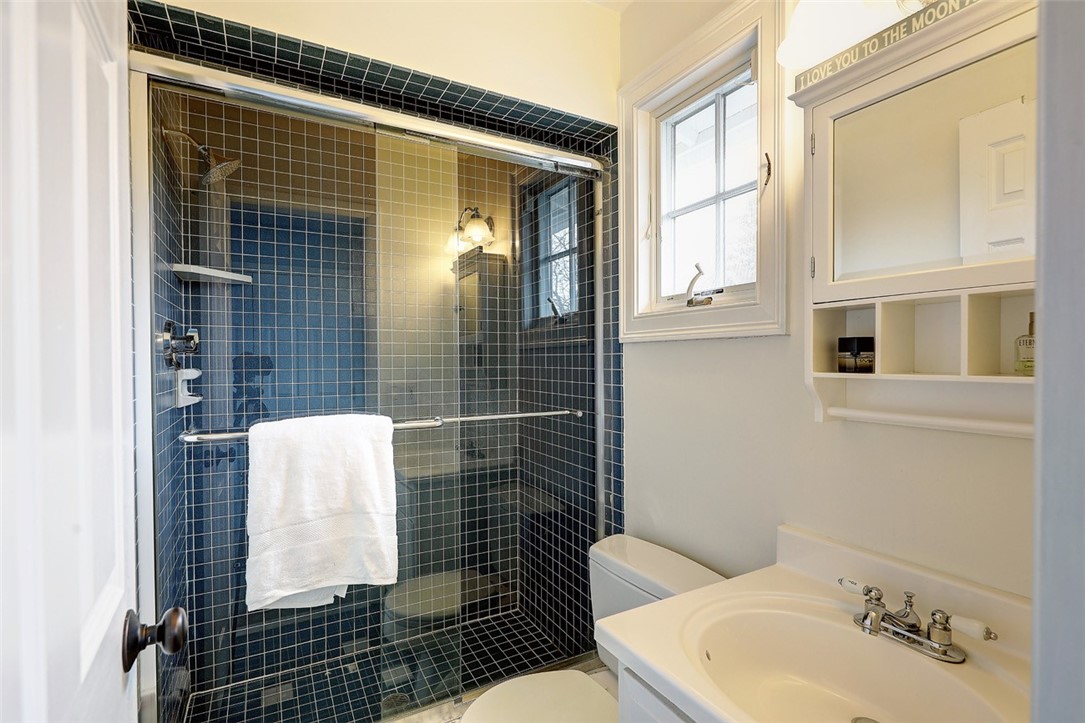 4 Rumstick Circle Barrington, RI 02806 - Photo 36 of 45 Additional en-suite bath