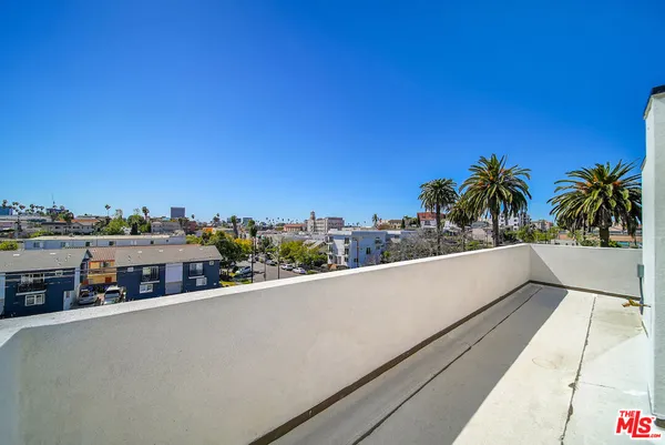 $3,995 | 408 1/2 North Kenmore Avenue, Los Angeles, CA 90004