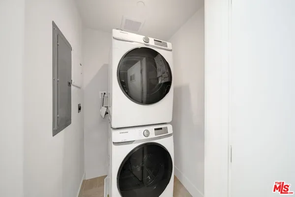 $3,995 | 408 1/2 North Kenmore Avenue, Los Angeles, CA 90004