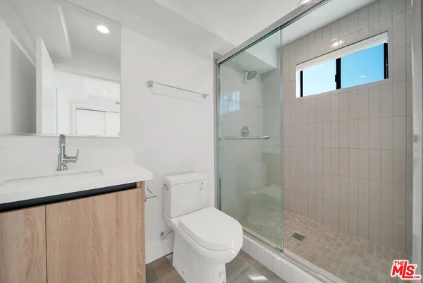 $3,995 | 408 1/2 North Kenmore Avenue, Los Angeles, CA 90004