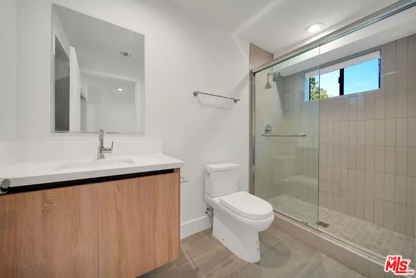 $3,995 | 408 1/2 North Kenmore Avenue, Los Angeles, CA 90004