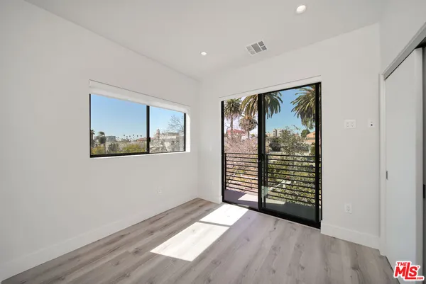 $3,995 | 408 1/2 North Kenmore Avenue, Los Angeles, CA 90004
