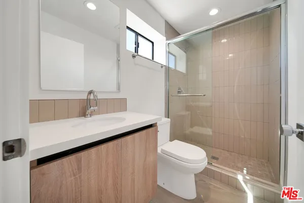 $3,995 | 408 1/2 North Kenmore Avenue, Los Angeles, CA 90004