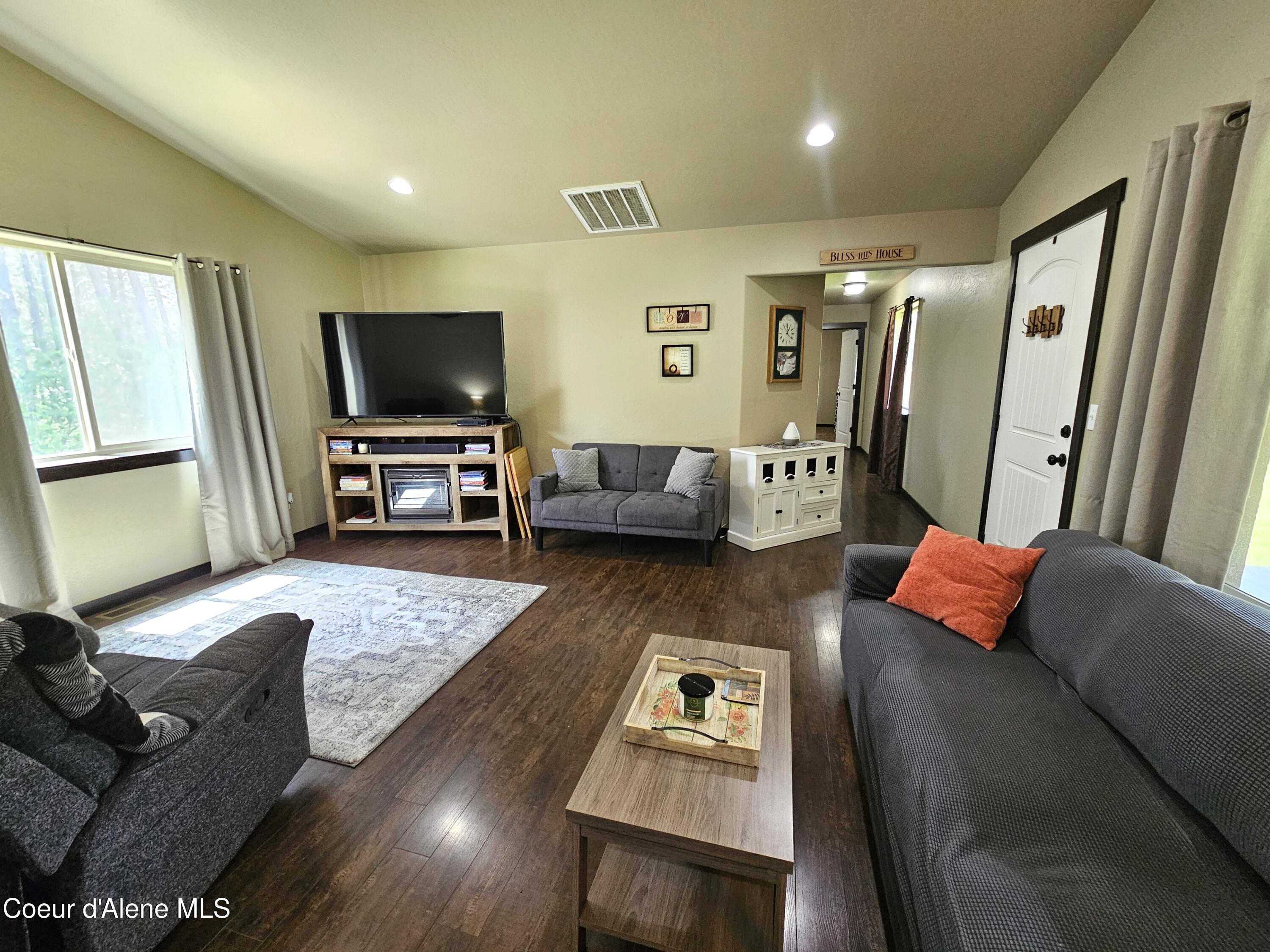 18819 North Ramsey Road Rathdrum, ID 83858 - Photo 5 of 33 Living Room